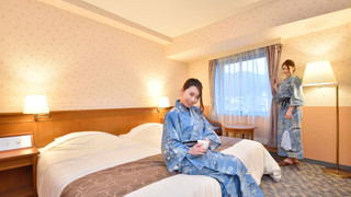 ツインルームシングルサイズベッド 2 台 喫煙可