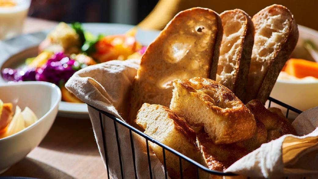 朝の光の中でいただく
ヘルシーな朝食 / 5