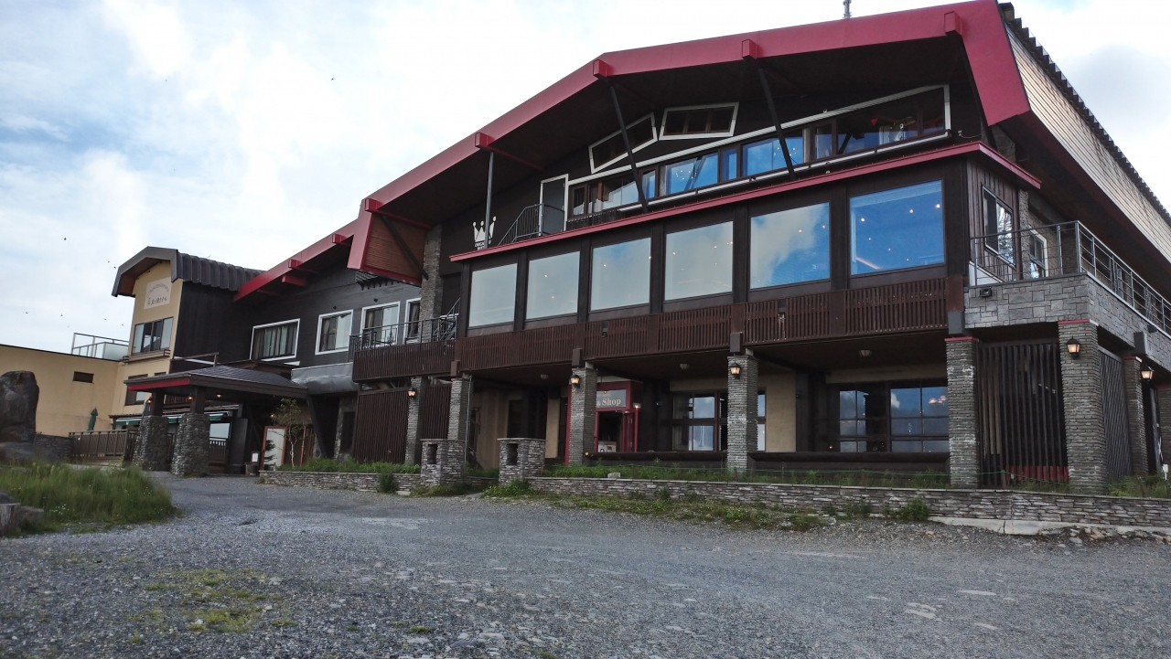 ホテルの外観です。山小屋風。