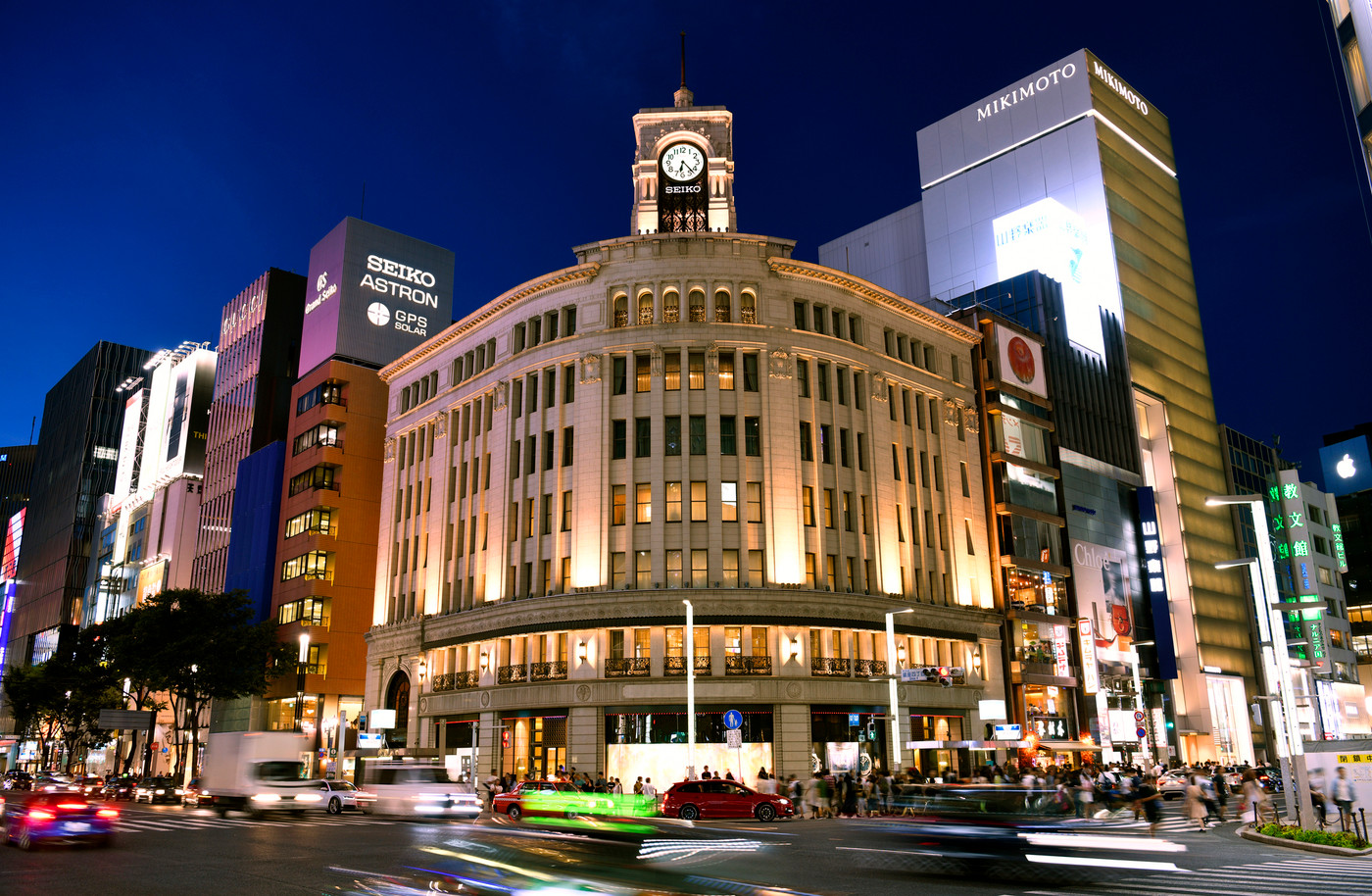 日本の東京都市景観　銀座の街並みを望む（夜景）