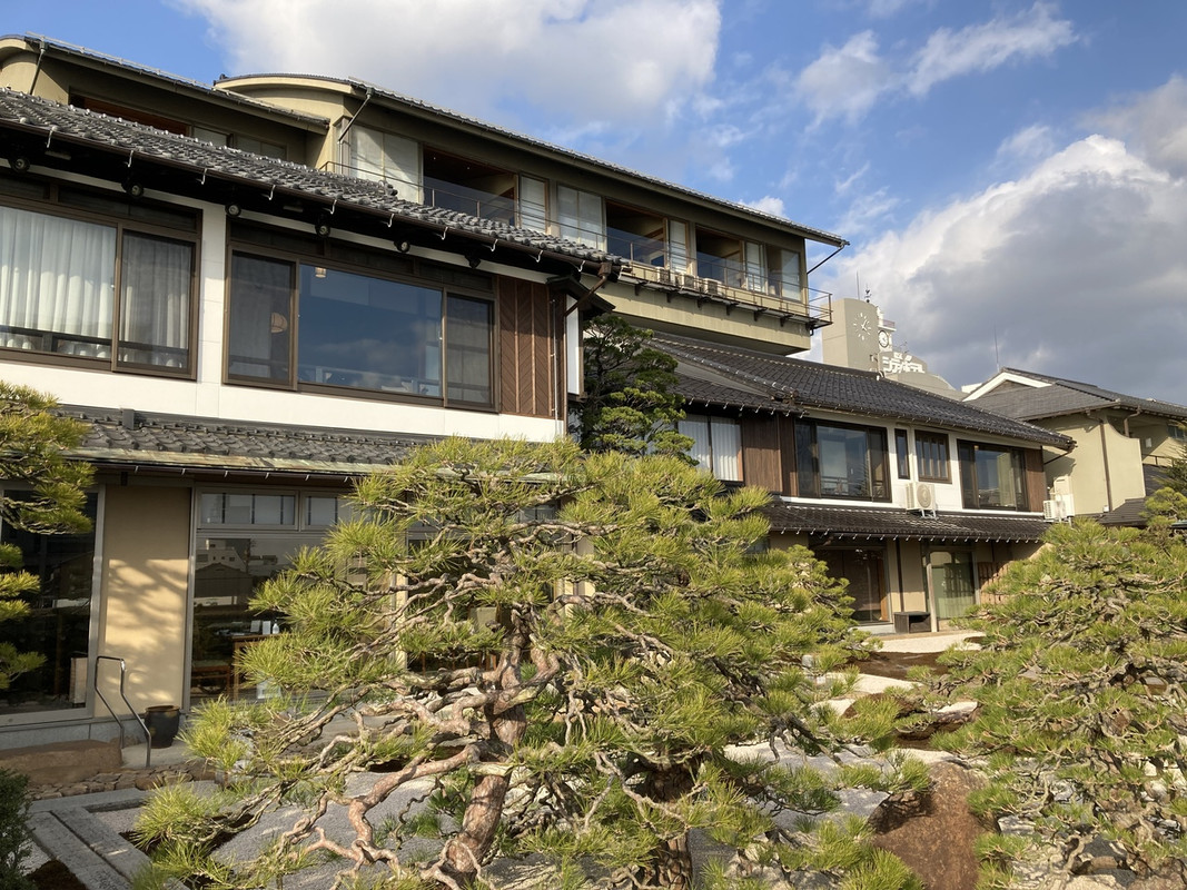 手入れの行き届いた宍道湖畔の庭園