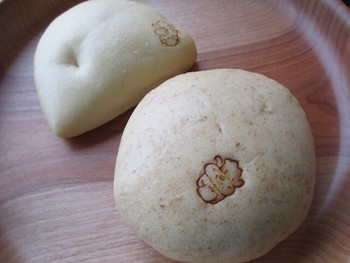 「天然酵母パン プロテア」料理 691948  クリームパン & 豆乳きなこぱん
