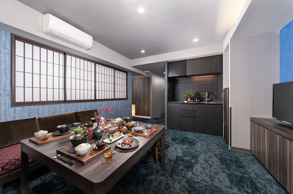 客室内のダイニングエリア