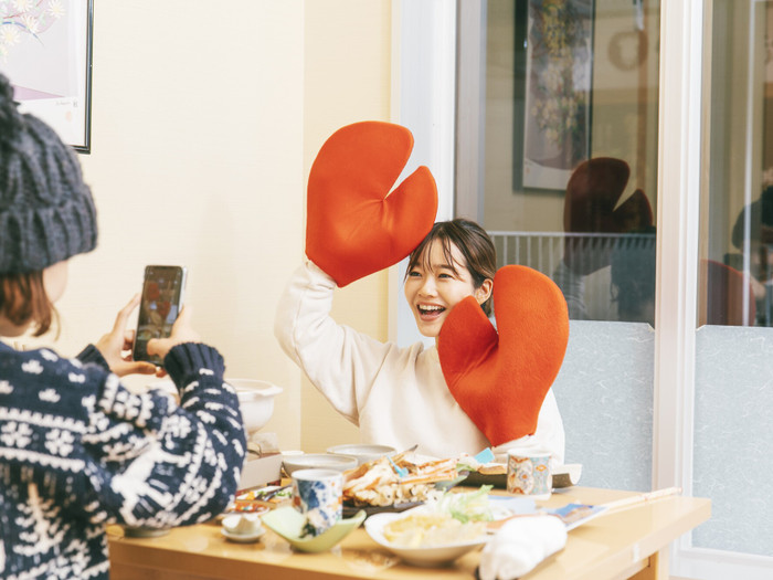 口福では、大きなかにの手で撮影もできます。ご褒美かに気分がさらに盛り上がりますよ♪