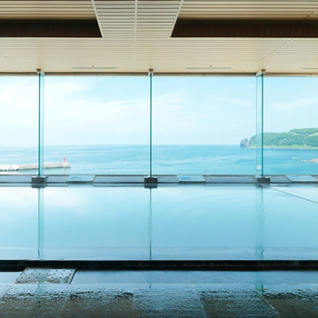 温泉と景色に癒される展望大浴場「大海原」3693480