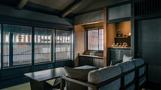 102 本館 · 歳吉屋 禁煙