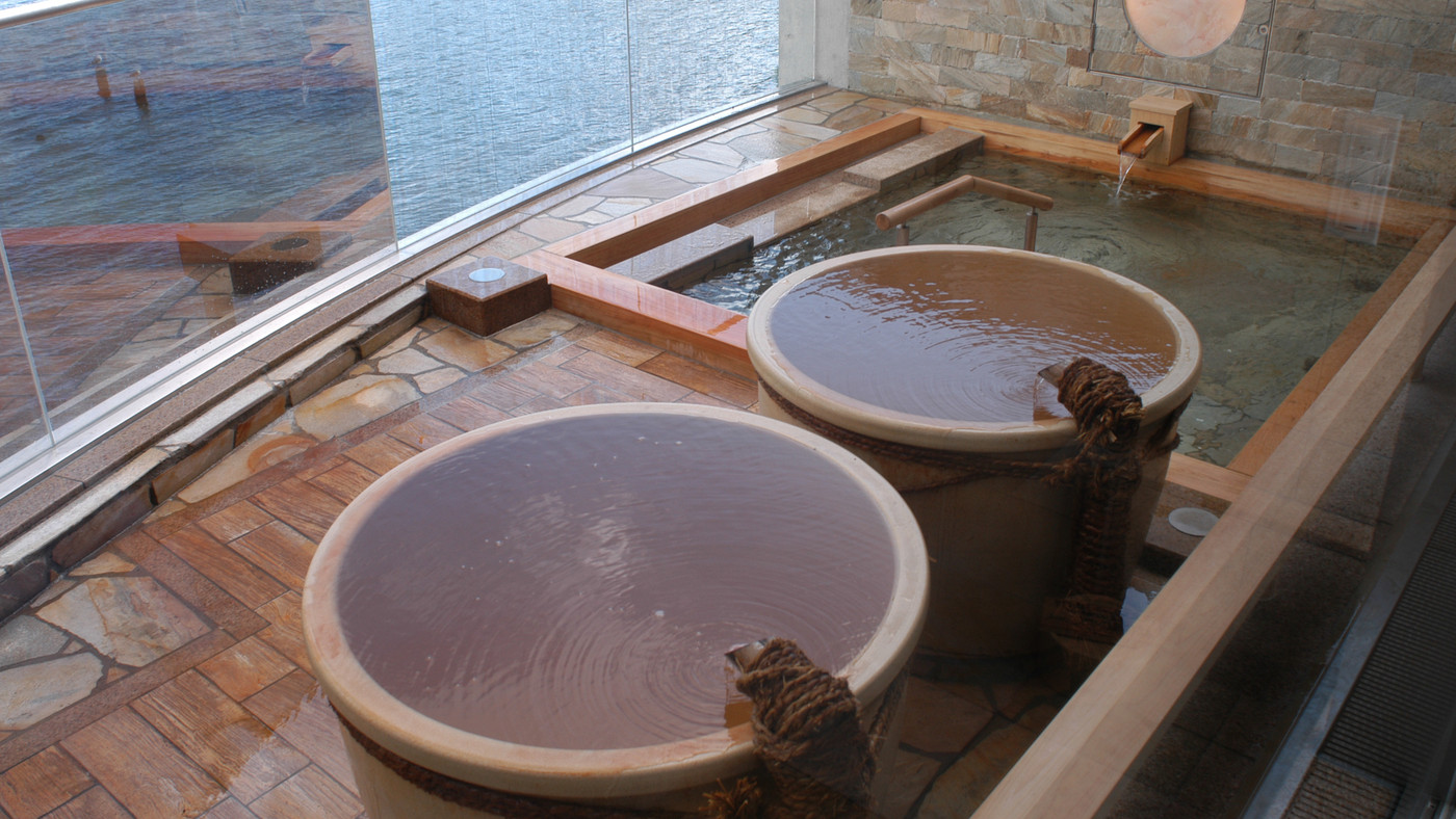 駅から徒歩約1分♪種類豊富な温泉が魅力4007622