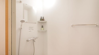 4 人部屋 専用バスルーム