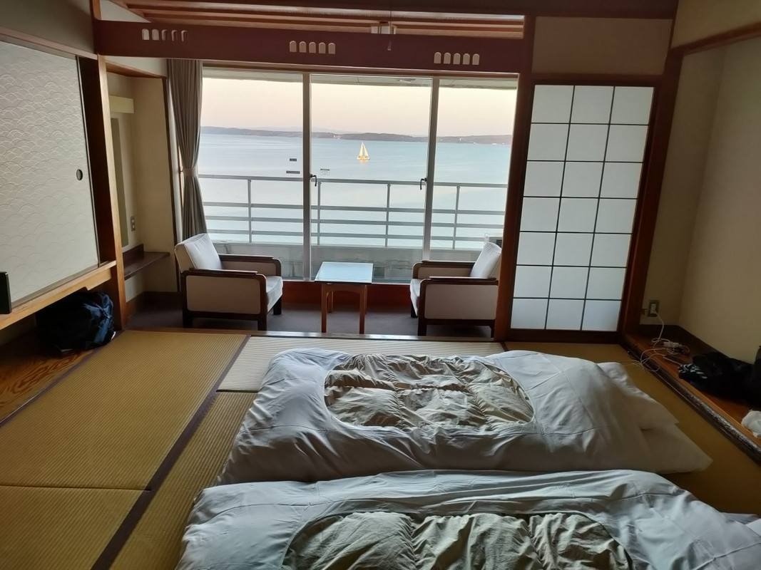 和室です。海がすぐそこ。最高の景色