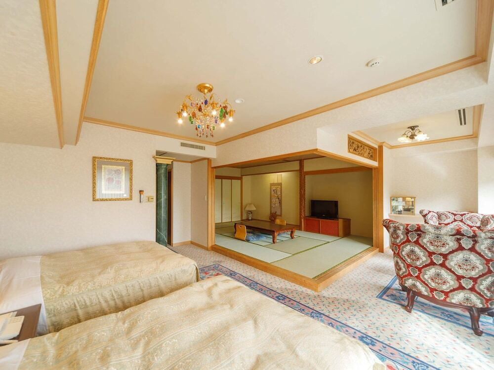 小さな子どもが遊べるエリアもある大型プールで1日中楽しもう！4771689