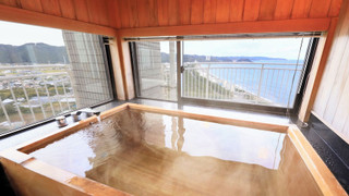 [オーシャンビュー] 客室最上階 32階ロイヤルスイートルーム/暁雲 禁煙