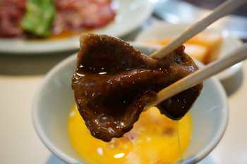 「食道園」 料理 55670907 溶き玉子には、焼肉ダレを入れることをお忘れなく。