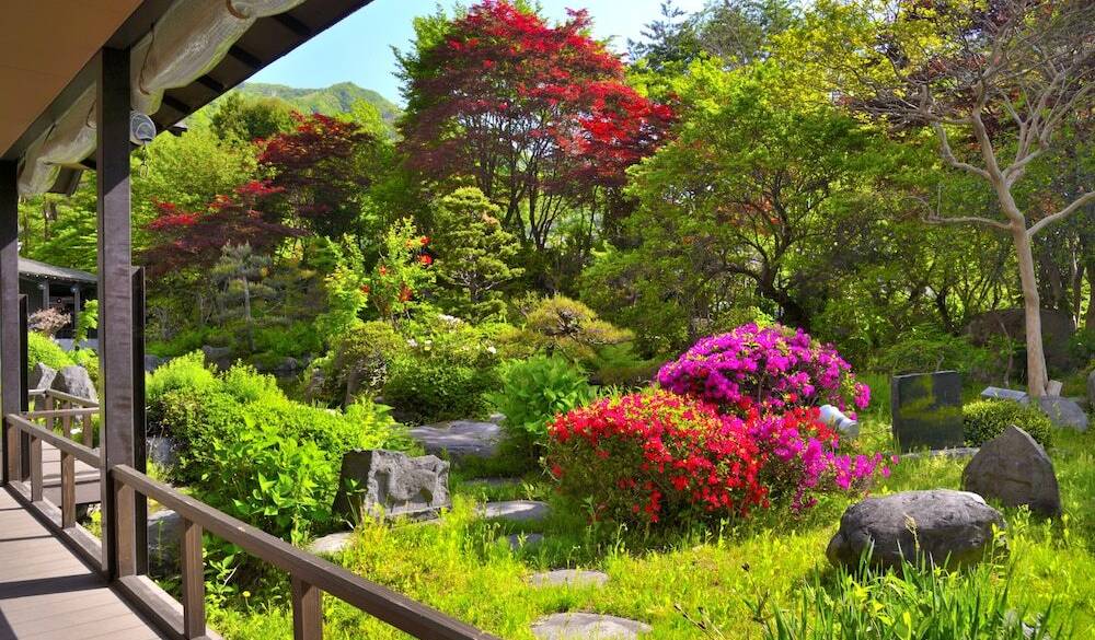 お土産処で
旅の思い出探し / 5