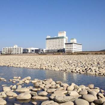 スタイリッシュな温泉リゾートでラグジュアリーな滞在3385815