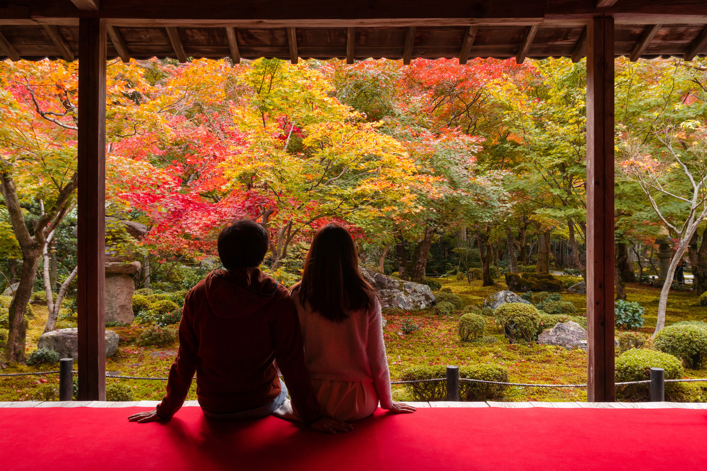 Young couple traveler looking beautiful autumn in