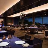 比叡山の夜景を見ながら
フレンチディナーを堪能
 / 3