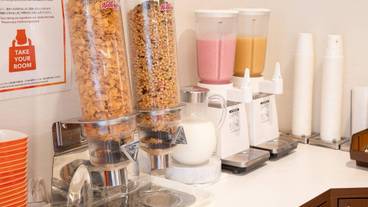 朝食スペース / 12