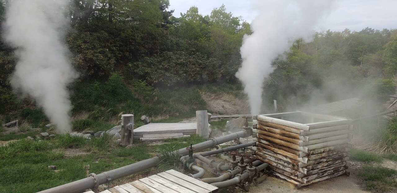 源泉かけ流しの硫黄泉