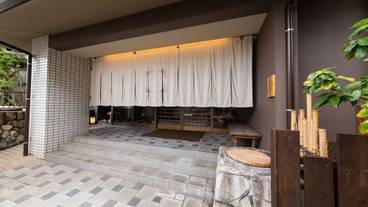 施設の入り口 / 11