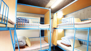 バンクベッド3台(計6ベッド)プライベートルーム共用バスルーム