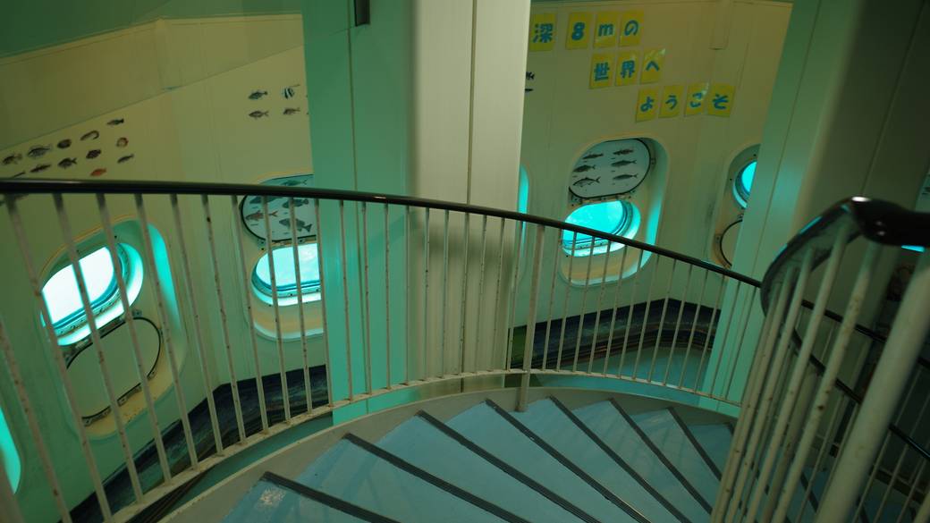 海中展望塔の螺旋階段 / 2