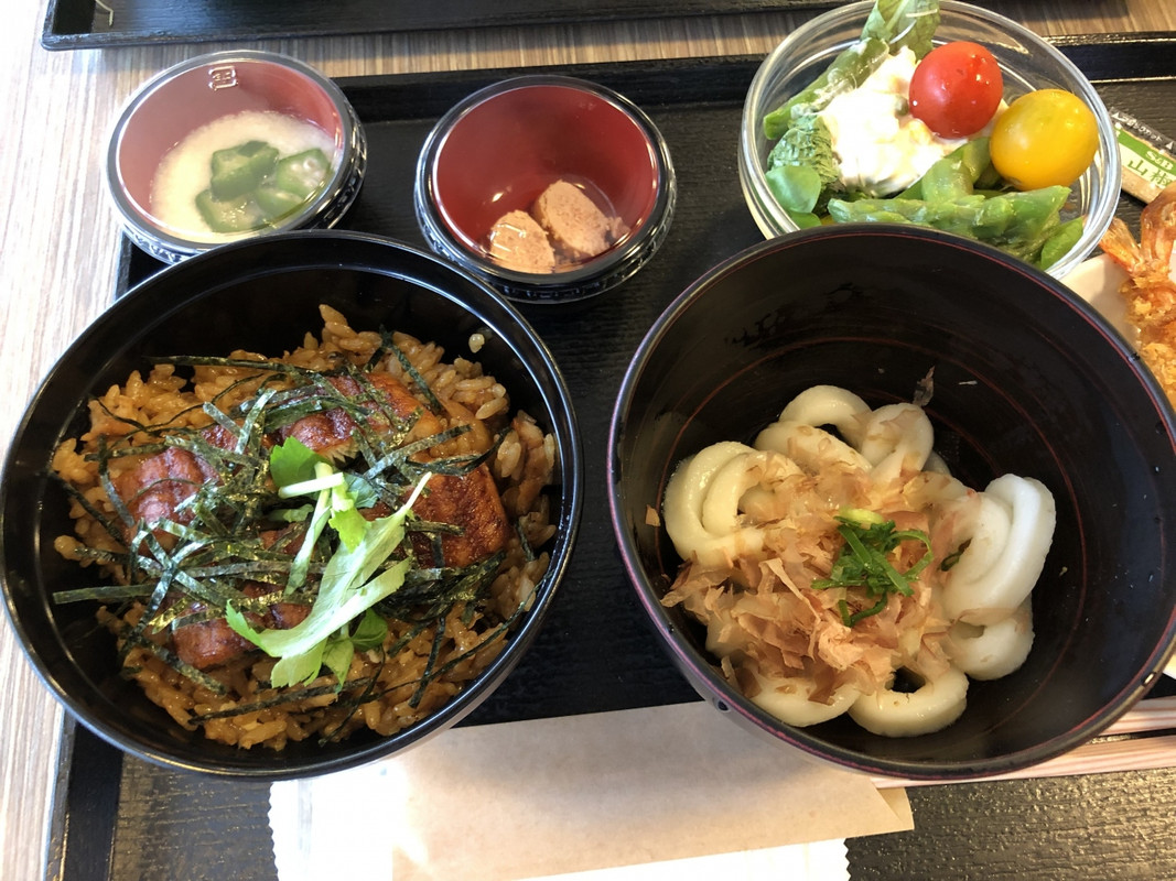 まむし丼（鰻）と伊勢うどん