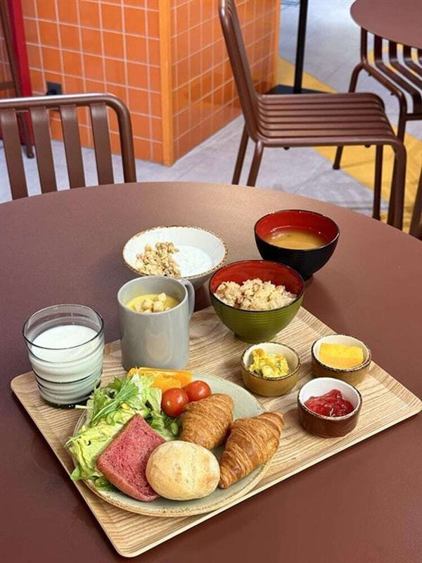 朝食