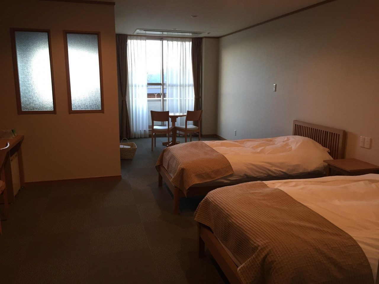 かけ流しの天然温泉で疲れがほぐれていく3405303