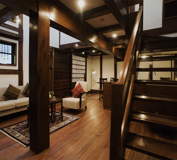 歴史ある老舗旅館で、美人の湯と能舞台を堪能4066616