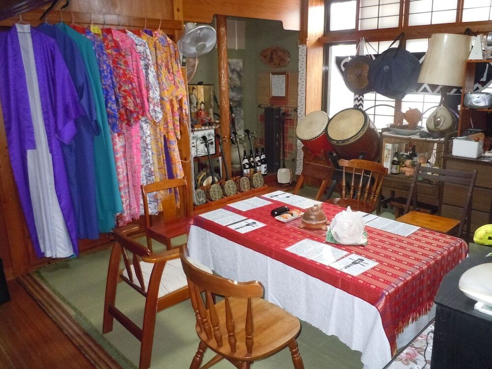 客室内のダイニングエリア