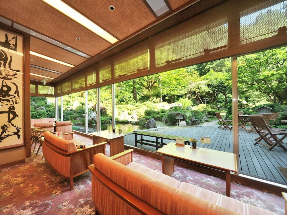 ラジウム温泉と大庭園で、まったり癒しの女子旅4086088