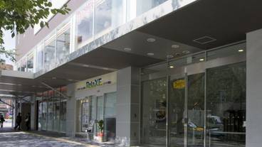 施設の入り口 / 14