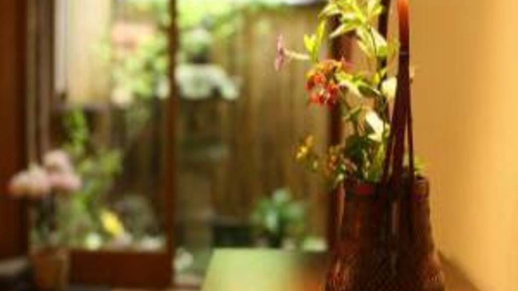 「野の花」が飾られたロビー / 2