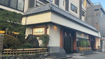 施設の入り口 / 25