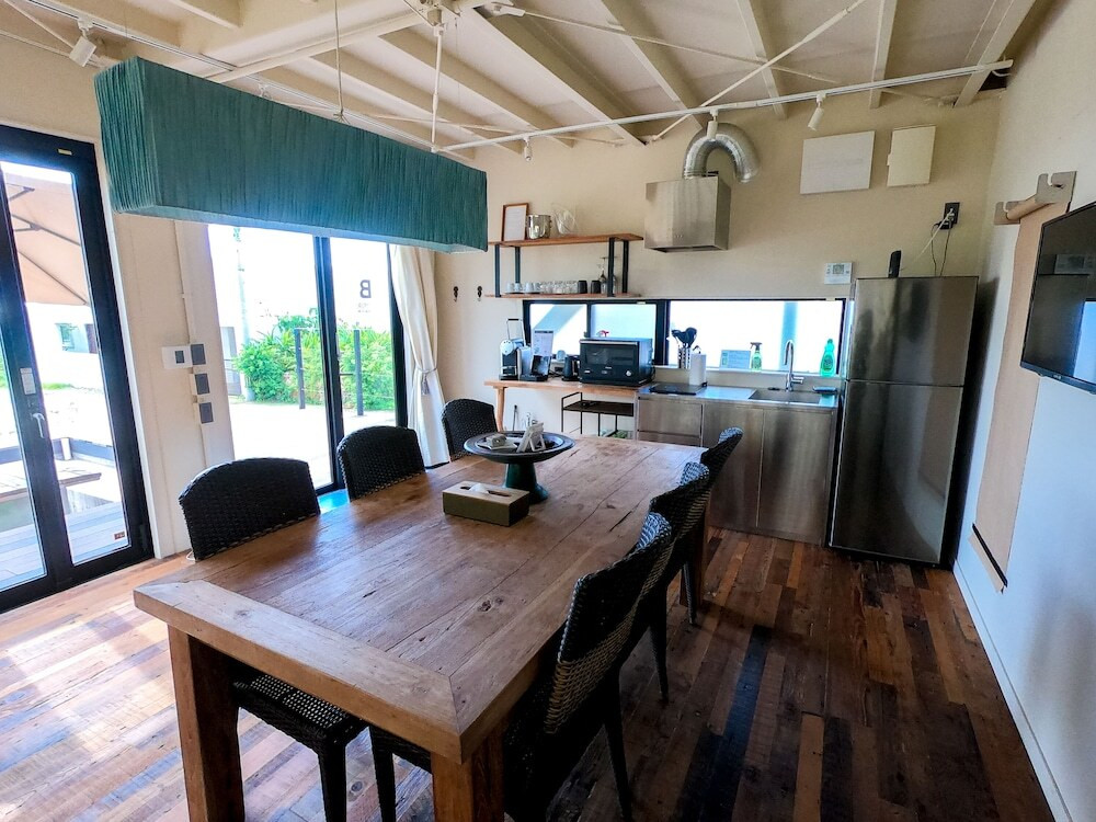 客室内のダイニングエリア