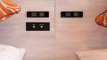 枕元にあるコンセント類 / 12