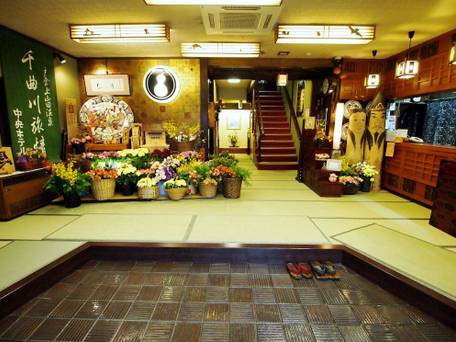 戸倉上山田温泉 心がふれあう民芸の宿 中央ホテル / 2