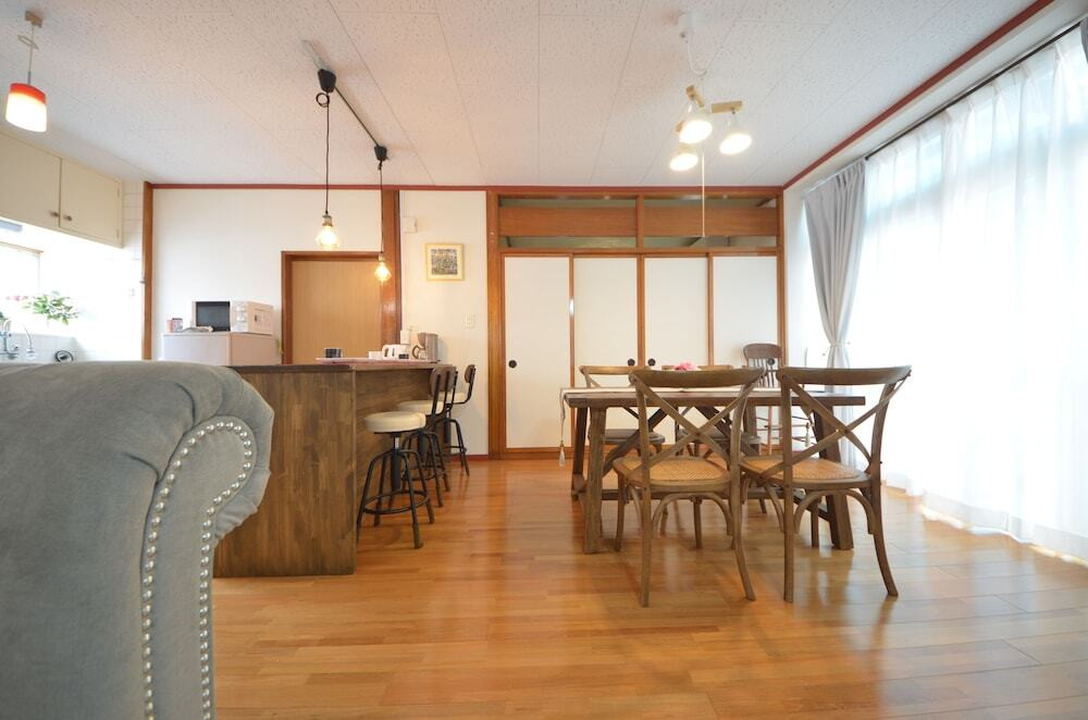 客室内のダイニングエリア