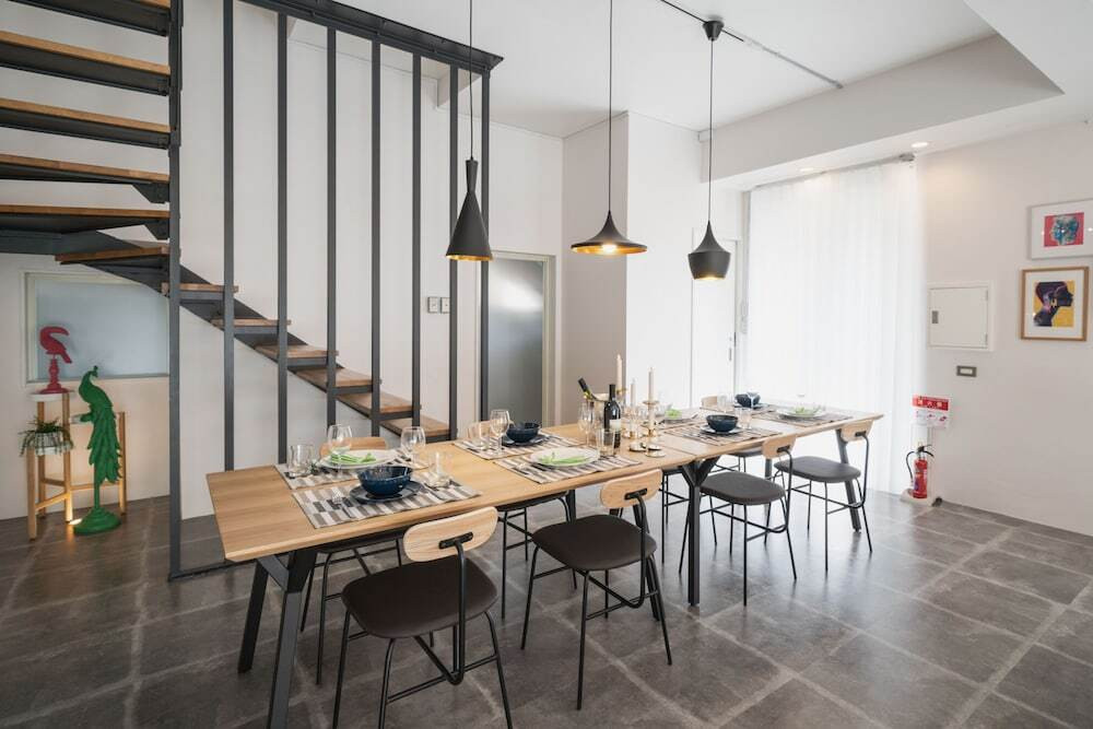 客室内のダイニングエリア