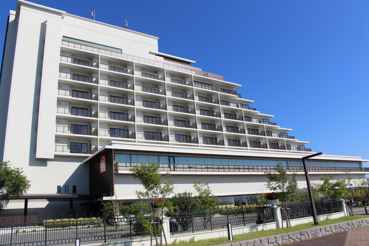 海側から見たホテル全景