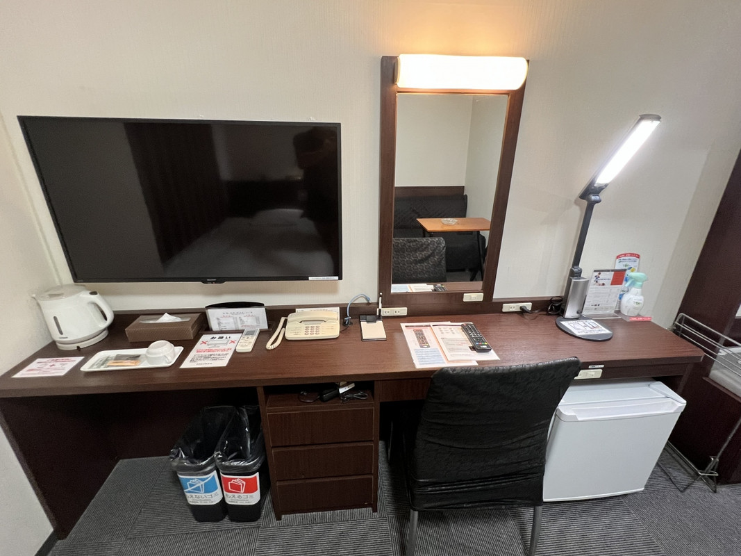 デスクにも引き出しが