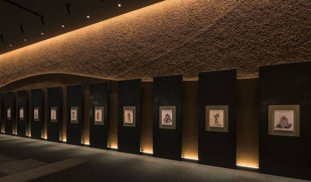 ロビー／「夷酋列像」の複製作品 / 2