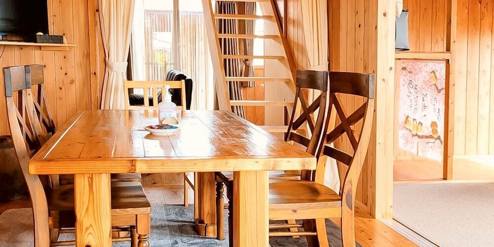 客室内のダイニングエリア