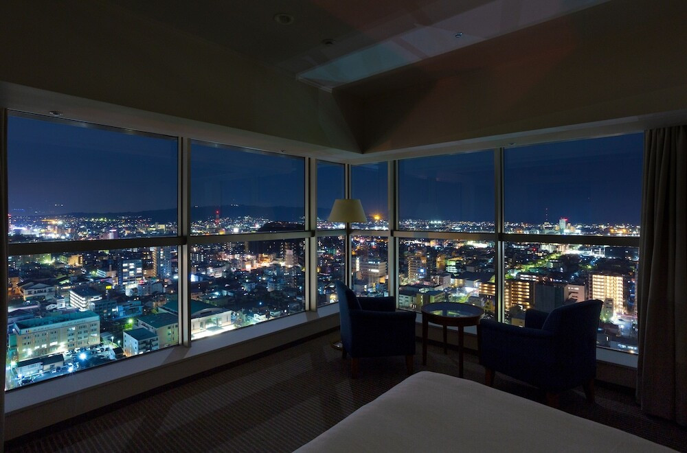 螺旋階段のあるロビーに期待高まる素敵空間でビュッフェ朝食♡3953016