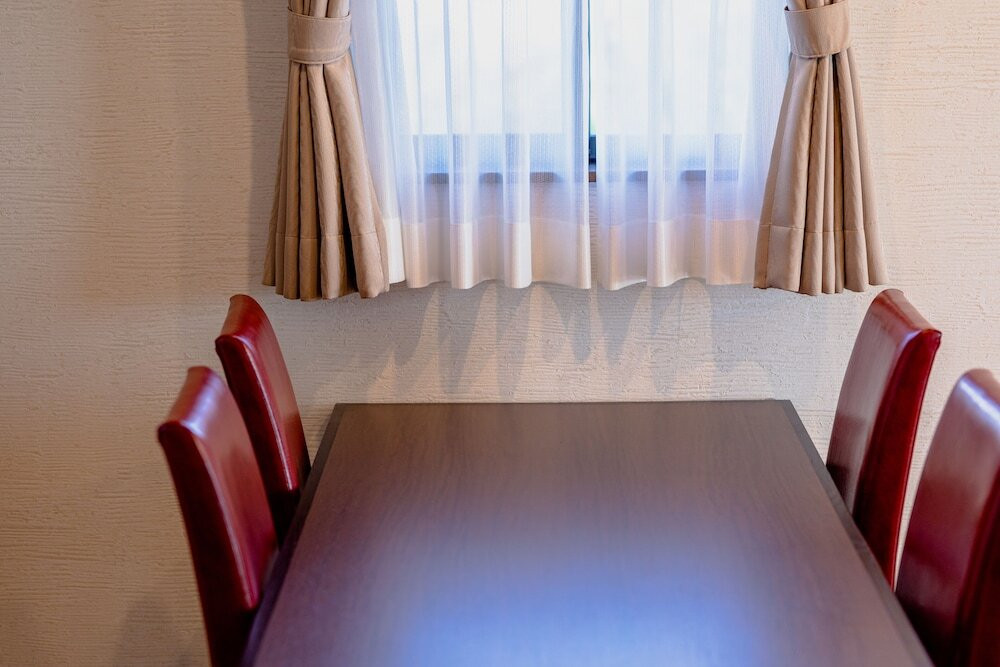 客室内のダイニングエリア