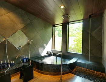 打たせ湯も楽しめる「黒ゆ クンネ」3690823