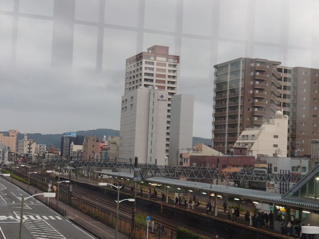 駅のコンコースから