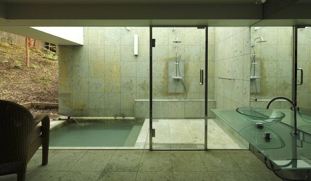 客室露天風呂で寛ぐ
和空間で心身を休める / 4