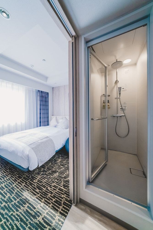 バスルームのシャワー