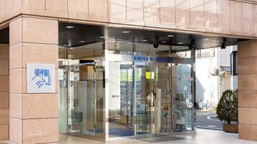 施設の入り口 / 4